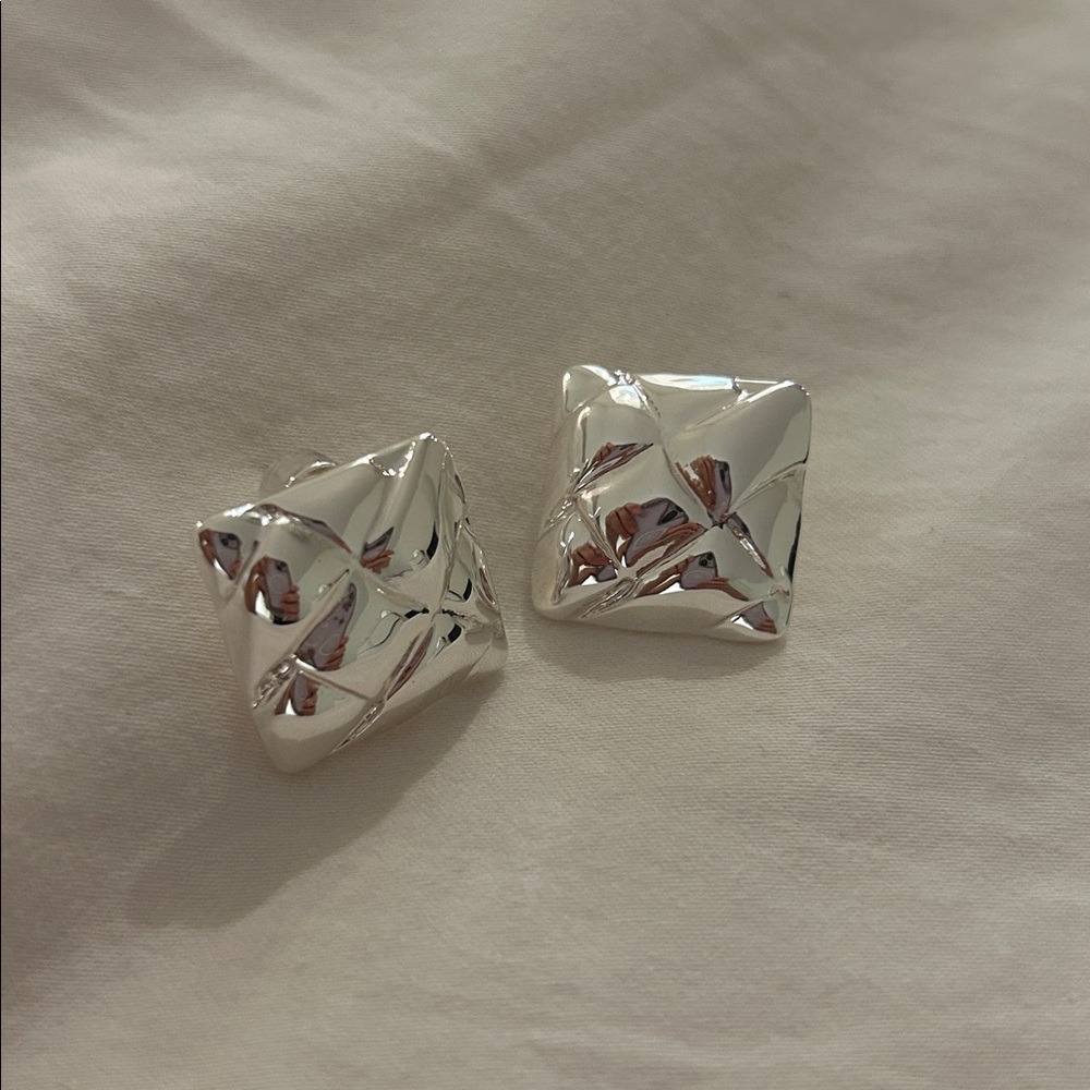 Heaven Mayhem Woven Silver Square Earrings
